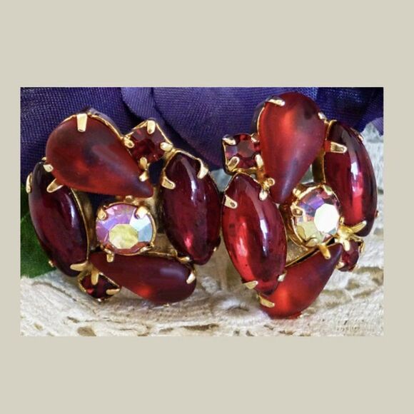 Red Clip earrings  - Picture 2 of 4